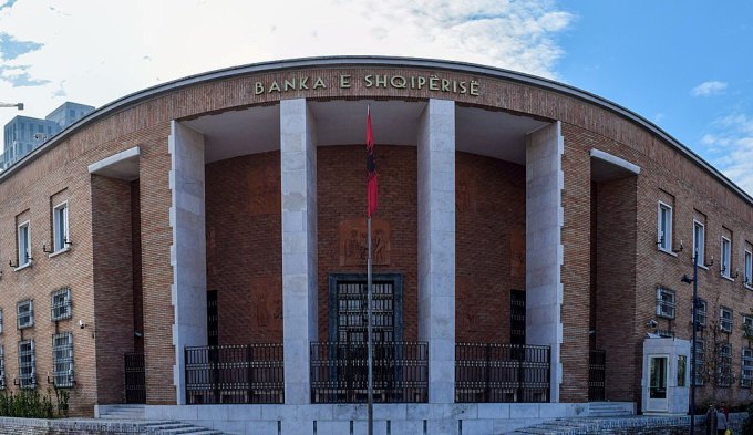Balanca gjinore ne bankat qendrore:Shqiperia e treta ne bote per numrin e femrave ne poste drejtuese